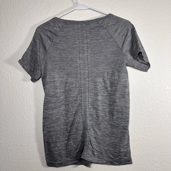 Athleta FOOTHILL SEAMLESS TEE Grey Relaxed Fit Women’s Medium - Picture 6 of 6